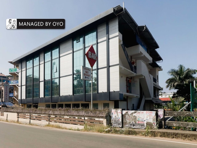 Super Townhouse Edassery Resort