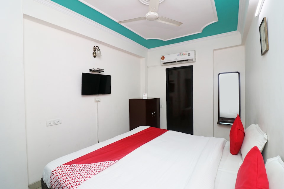 OYO 25115 Bhawana Hotel, Shilpgram, Agra