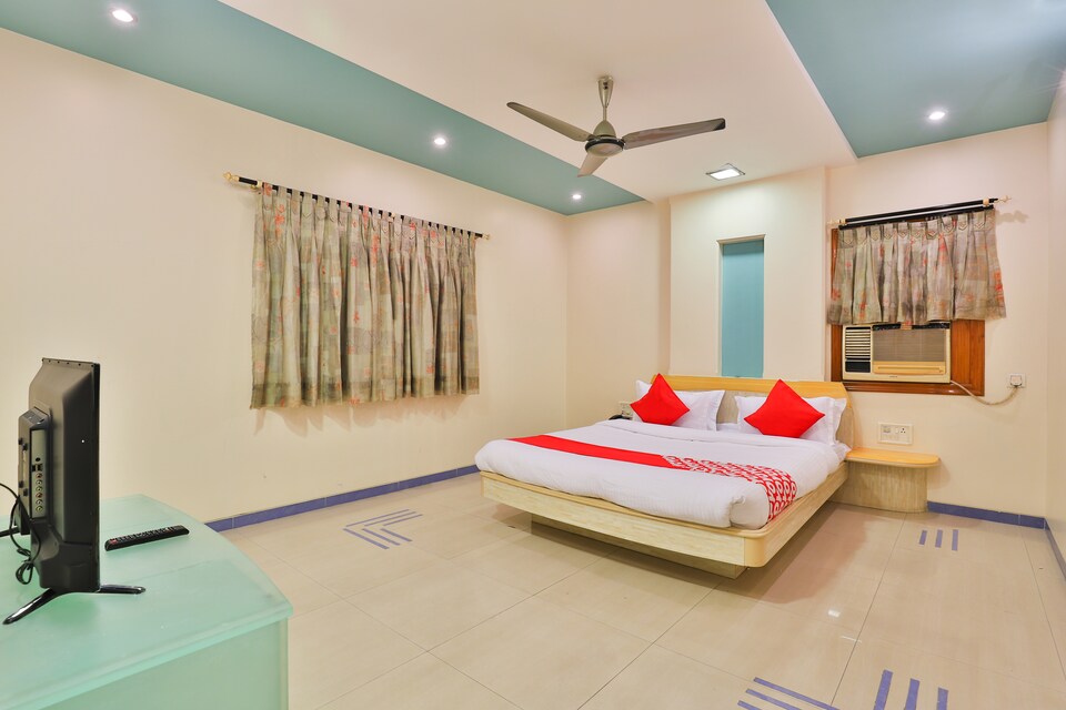 OYO 25119 Comfort Home Stays, Airport Surat, Surat