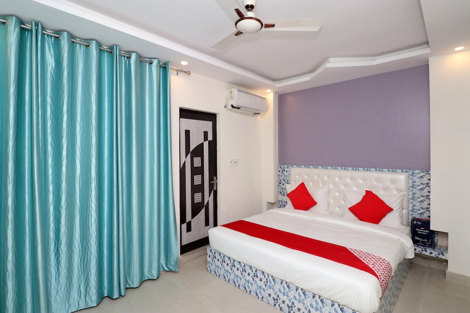 OYO 25130 Hotel Royal Inn, Airport Delhi, Delhi Transit