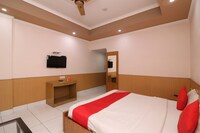 OYO Periwal Premium