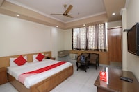 OYO Periwal Premium