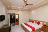 OYO Periwal Premium