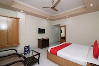OYO Periwal Premium