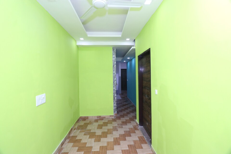 OYO Star Hotel Near Omaxe Celebration Mall, Medanta, Gurgaon