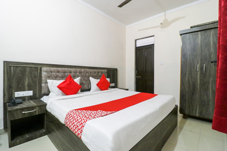 OYO 26140 Hotel Vashistha, Railway Station Allahabad, Prayagraj