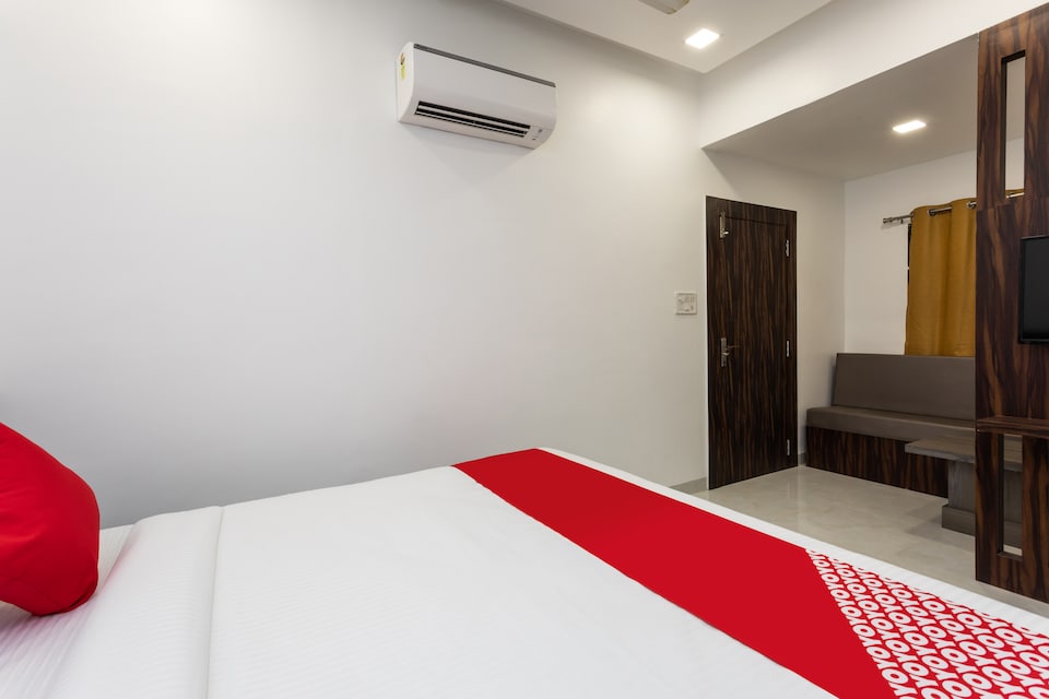 Capital O 26167 Ten Eleven Grand, Vijay Nagar Indore, Indore