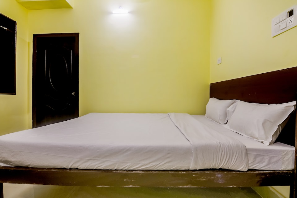 SPOT ON 26185 Hotel Spectra Inn, Platan Bazar Guwahati, Guwahati