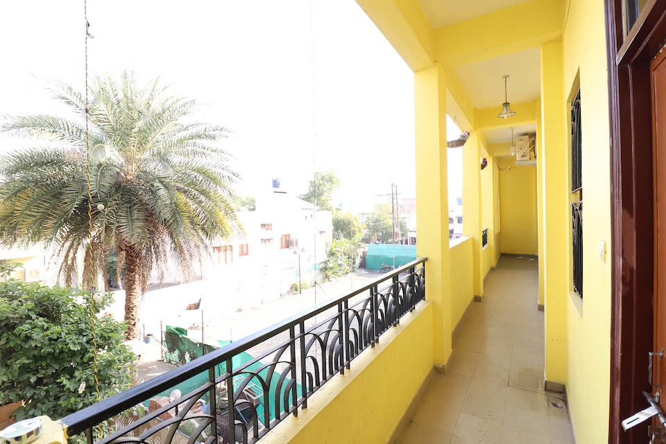 OYO 26220 Mezbaan Guest House, Airport Road - Bhopal, Bhopal