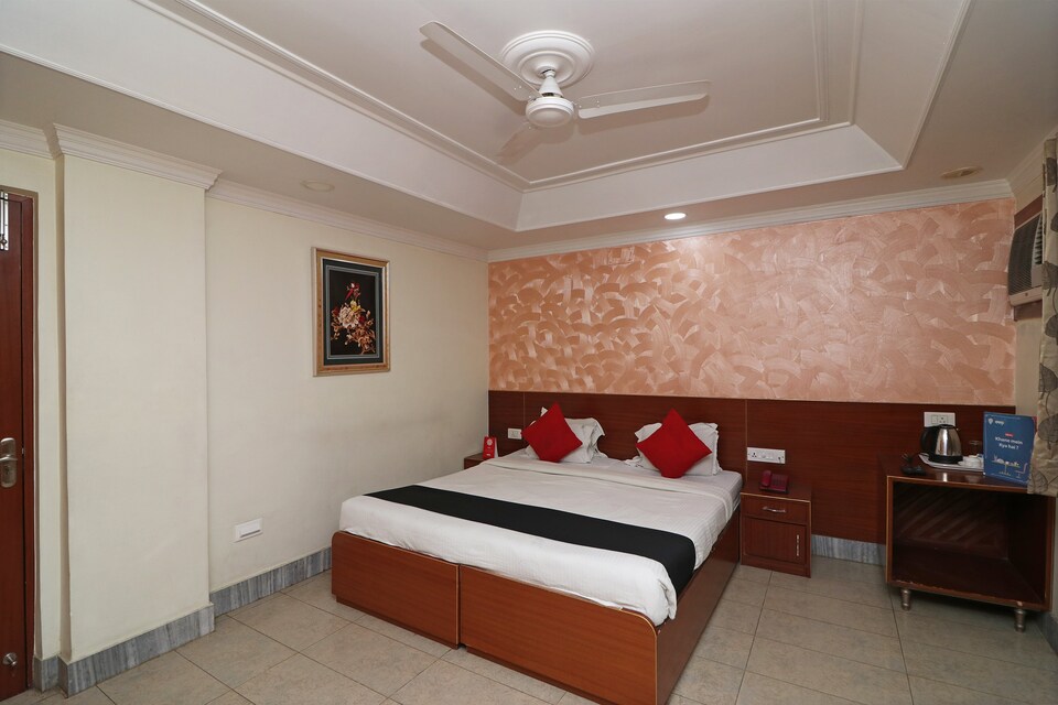 Capital O 38933 Hotel Presidency Inn, Esplanade Kolkata, Kolkata