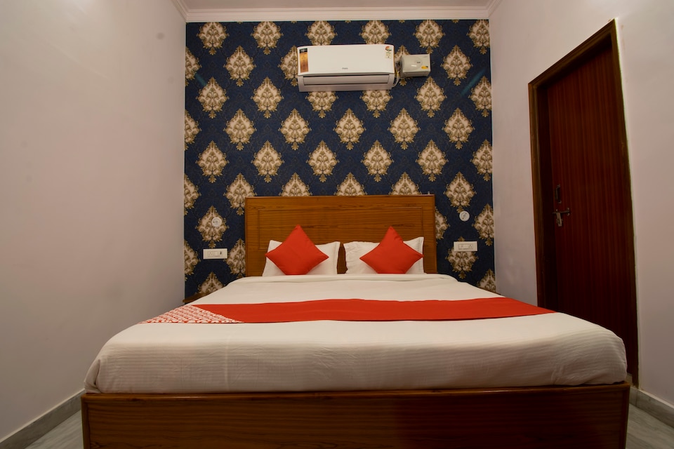 OYO 26449 Rajdhani Residency, Rohini Delhi, Delhi