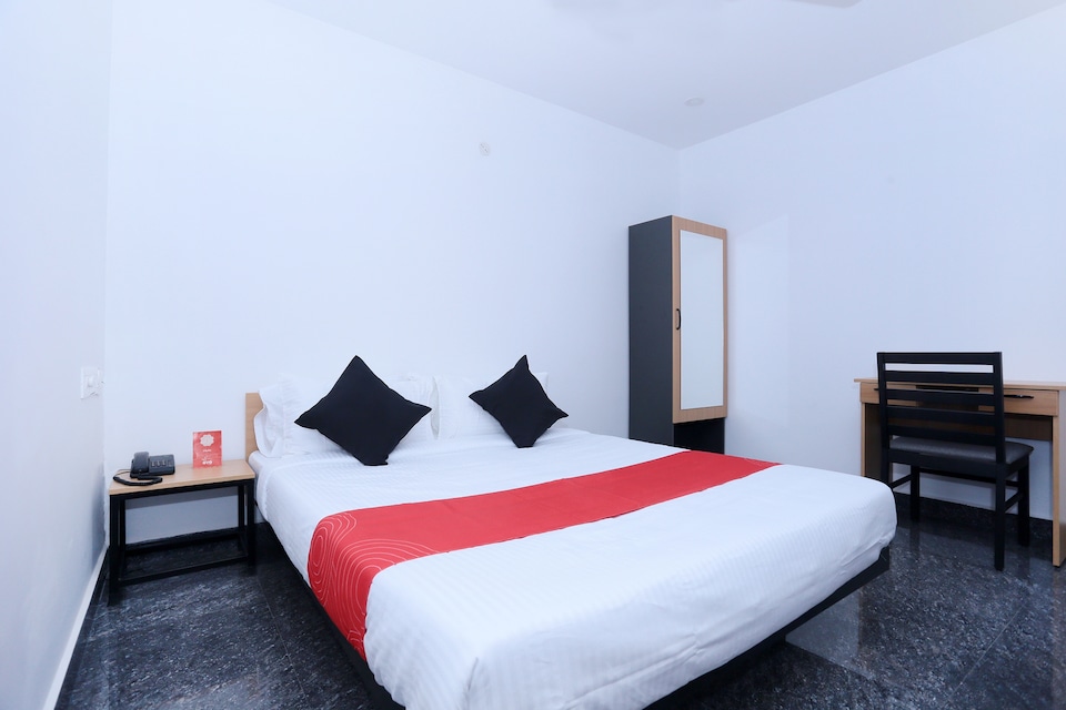 OYO Flagship 26481 Infosys Back Gate Technopark, Technopark Trivandrum, Trivandrum