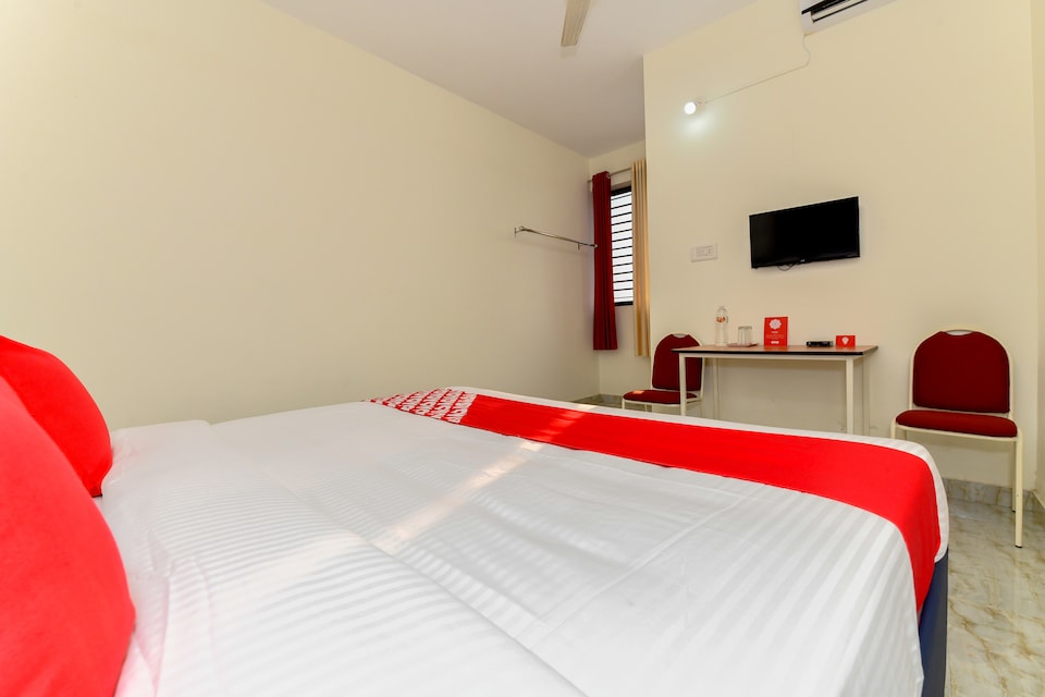 OYO 26488 Athani Residency, Athani Kochi, Kochi