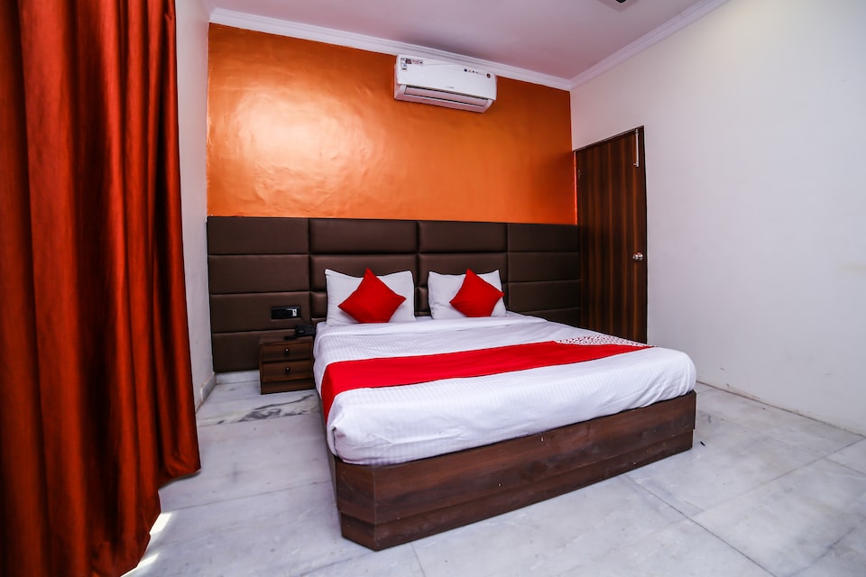 OYO 26589 Hotel Royal Town, Rajouri Garden Delhi, Delhi