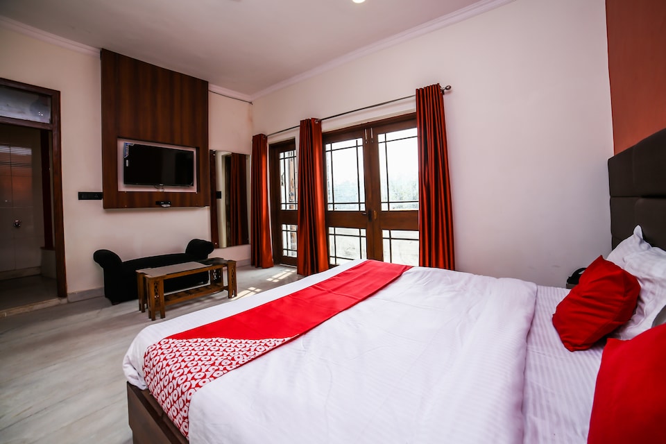 OYO 26589 Hotel Royal Town, Rajouri Garden Delhi, Delhi