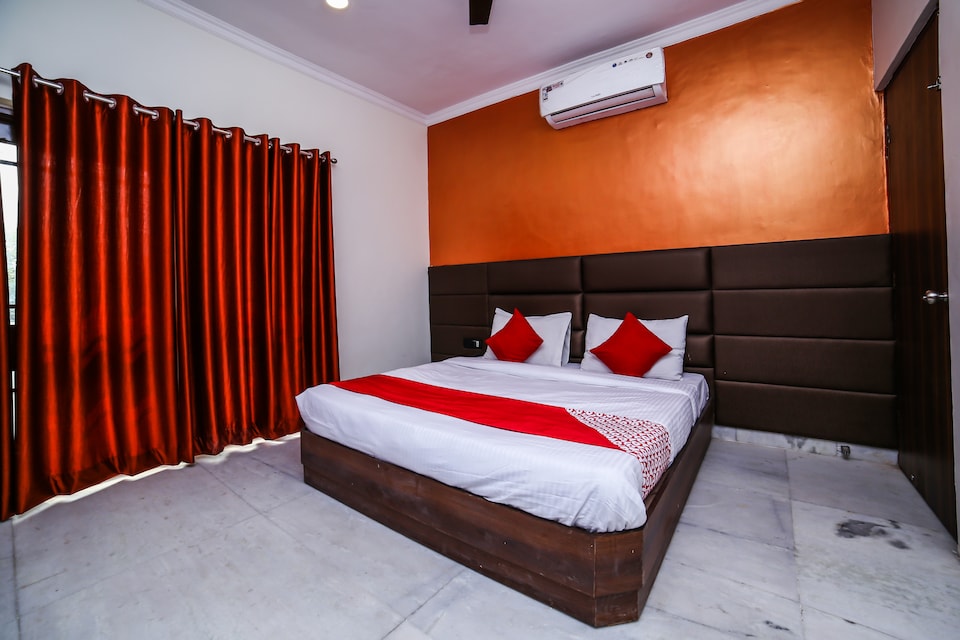 OYO 26589 Hotel Royal Town, Rajouri Garden Delhi, Delhi