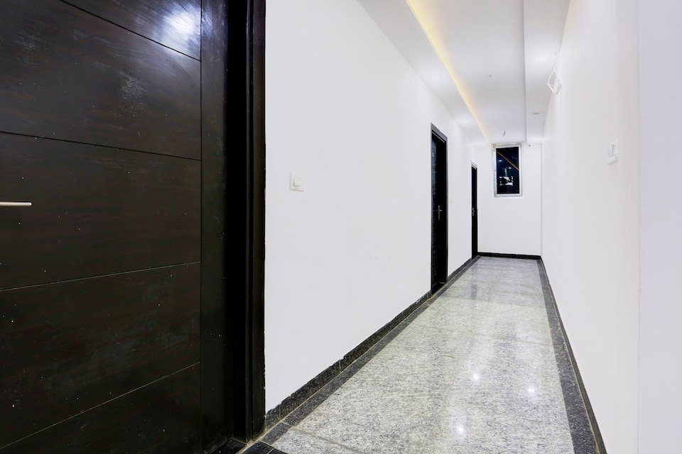 Hotel O Grandfather, Shilpgram, Agra