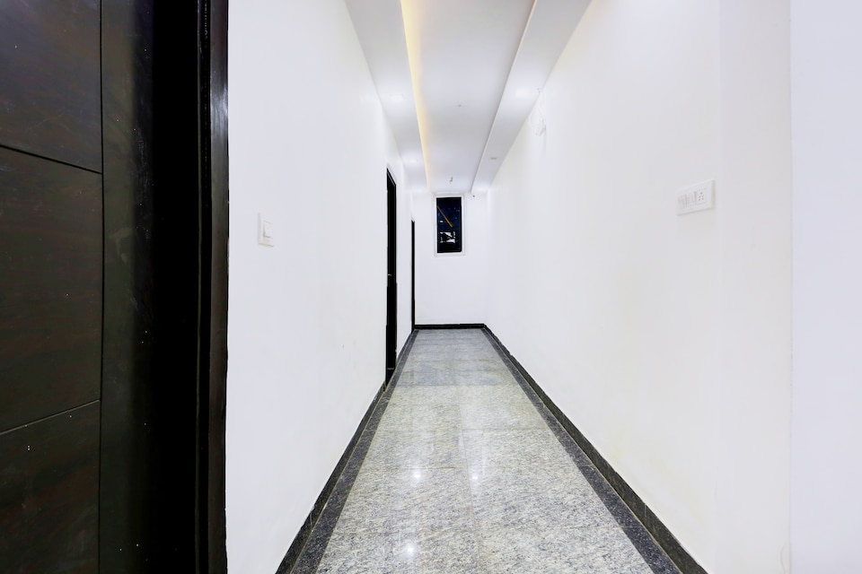 Hotel O Grandfather, Shilpgram, Agra