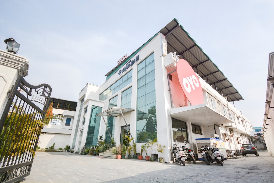 OYO 26602 Hotel Shubham, Dehradun Railway Station, Dehradun