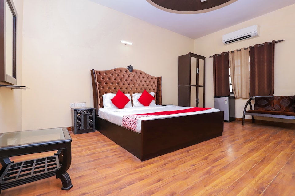 OYO 26610 Royal Town, Patel Nagar Delhi, Delhi