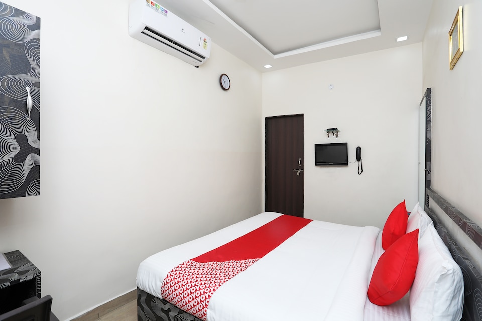 OYO Flagship 26612 Phoenix Inn, Station Road - Raipur, Raipur