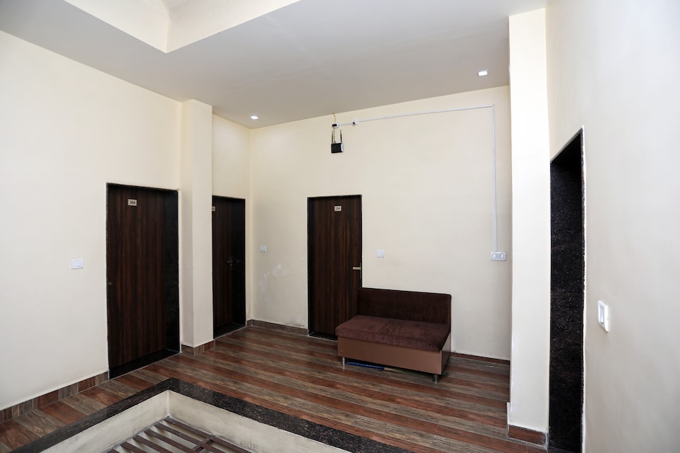 OYO Flagship 26612 Phoenix Inn, Station Road - Raipur, Raipur