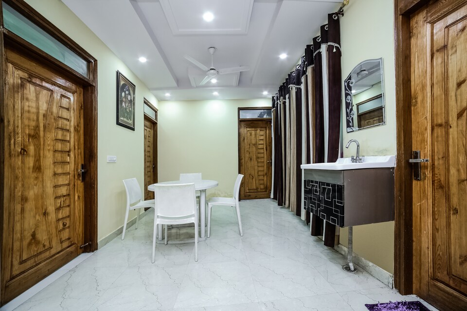 OYO 26623 Qlark Homestay, Paschim Vihar Delhi, Delhi