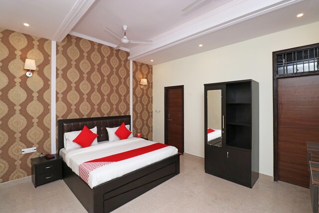 OYO 26642 Hotel Alessia View