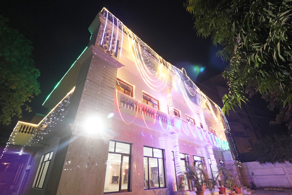 Capital O 26657 Vrindaban Guest House, Charbagh Lucknow, Lucknow