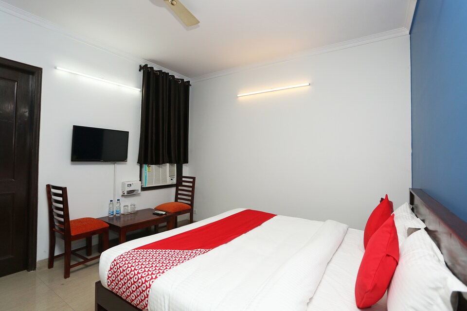 Capital O 26666 Refuge Home Stays, Pitampura - Rohini Delhi, Delhi