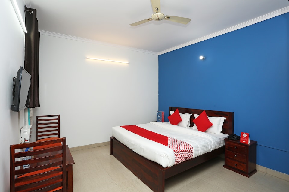 Capital O 26666 Refuge Home Stays, Pitampura - Rohini Delhi, Delhi