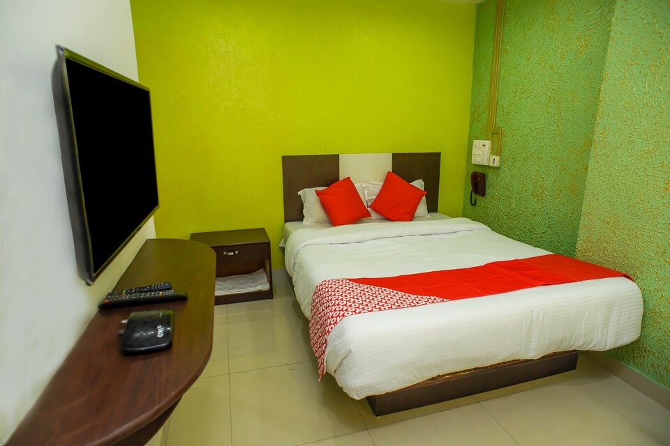 OYO 26676 Chirom Royal Luxury, Platan Bazar Guwahati, Guwahati