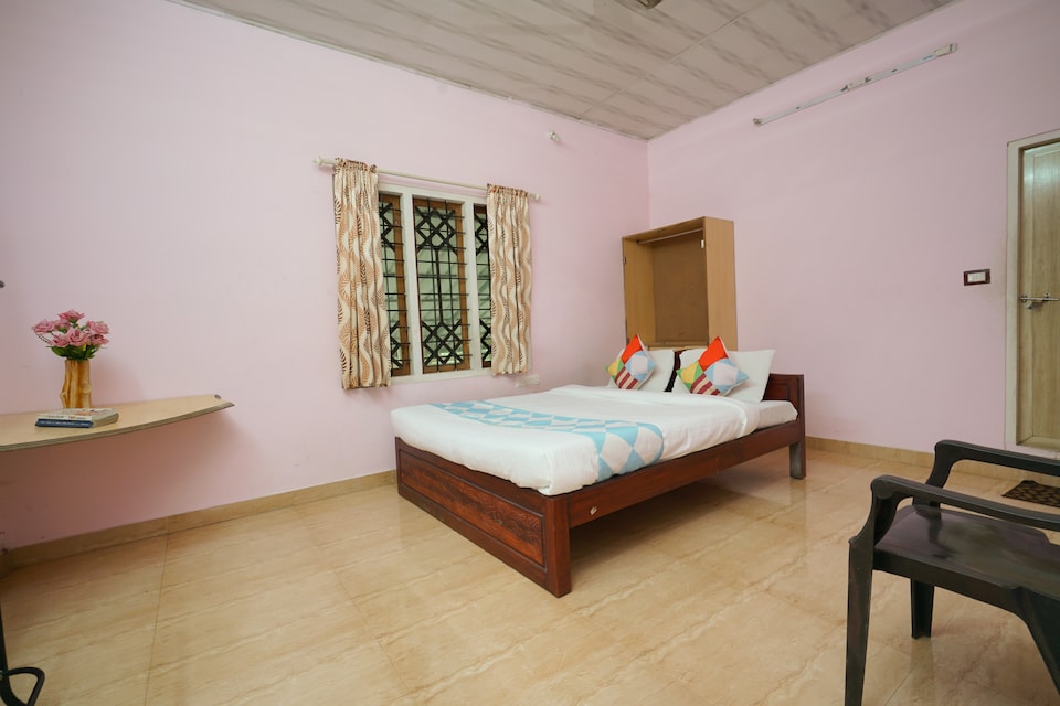 OYO Home 26681 Elegant 3BHK, Anachal, Munnar