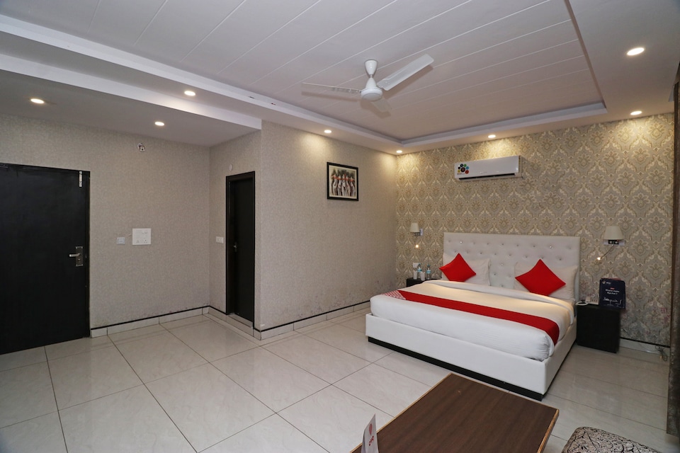 Capital O 26684 The Shahanshahi Resort, Rajpur Road Dehradun, Dehradun