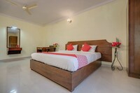 OYO Sky Palace Near Lalbagh Botanical Garden