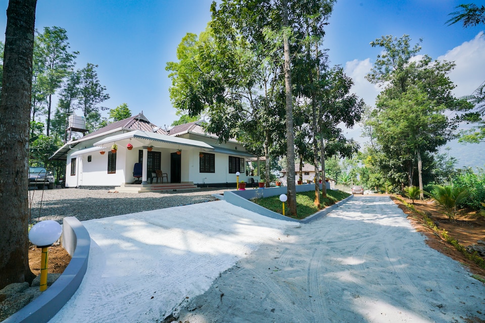 OYO Home 26709 Elegant 4BHK, Anachal, Munnar