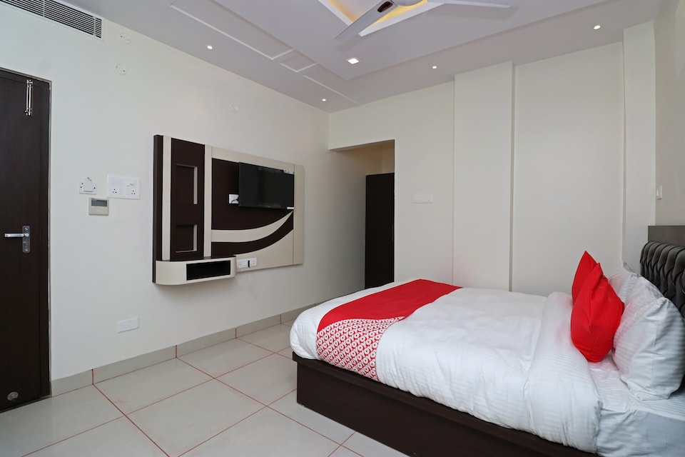 Capital O 26727 Darshan Inn, Circuit House Allahabad, Prayagraj