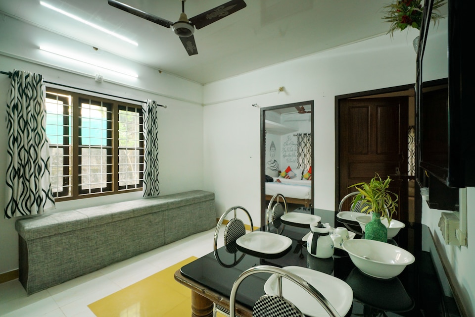 OYO Home 26752 Cosy 2BHK, Anachal, Munnar