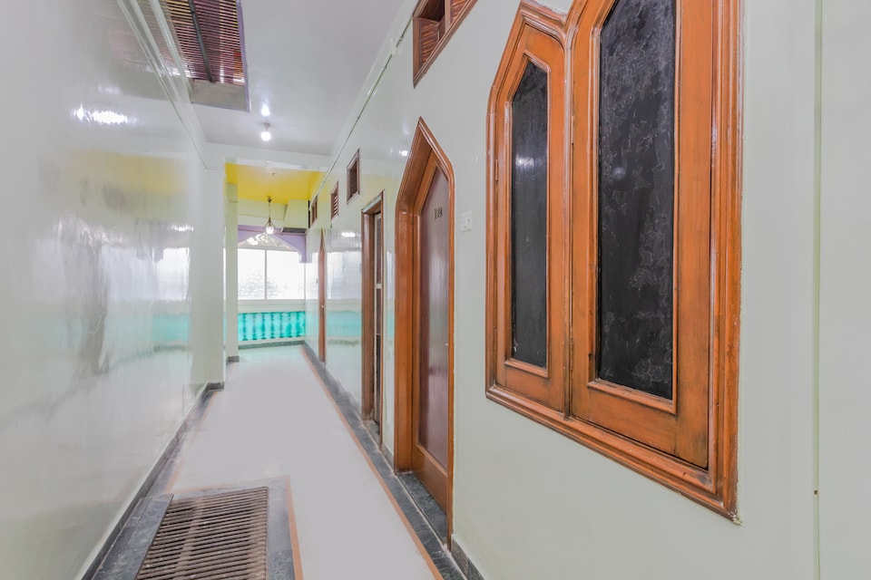 OYO Shree Malak Hotel, MG Road Indore, Indore