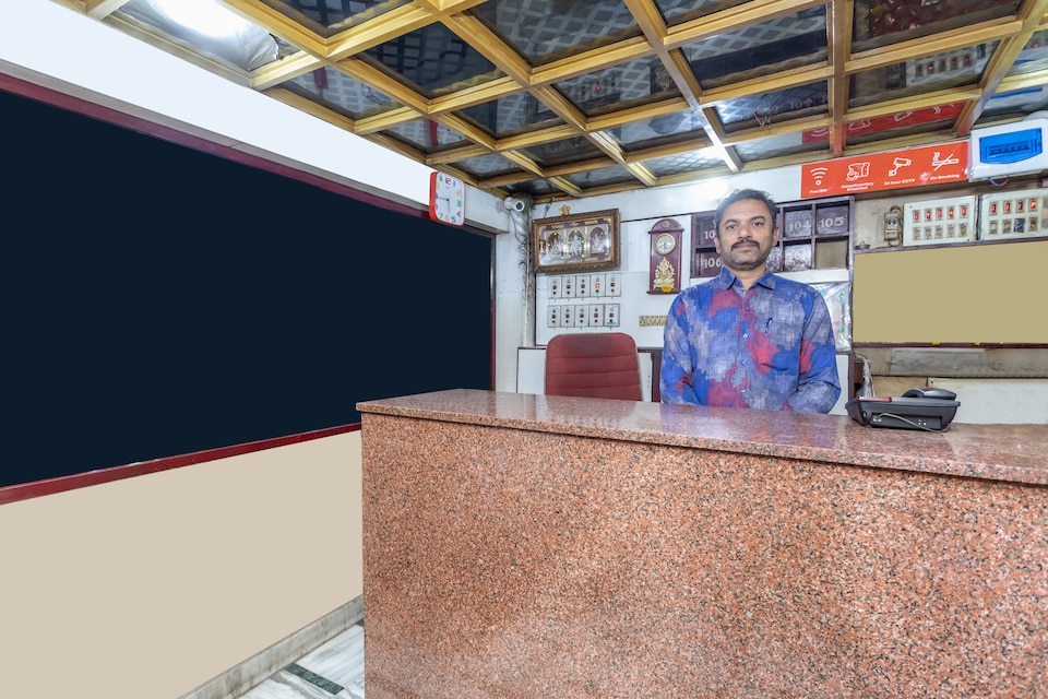 OYO Shree Malak Hotel, MG Road Indore, Indore