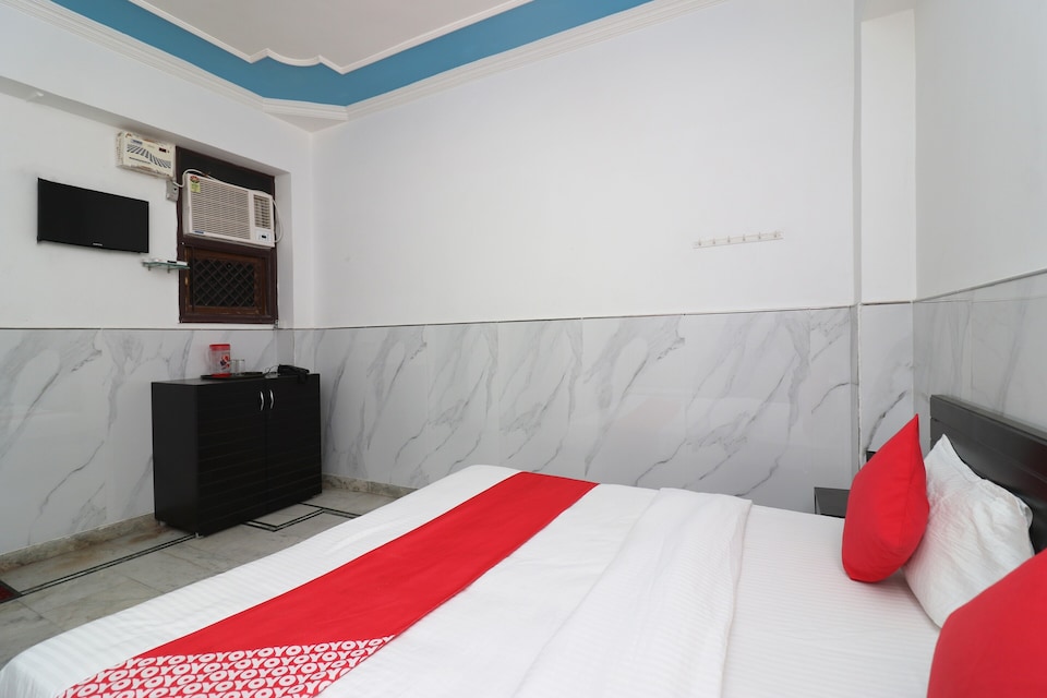 OYO 26764 Tribhuvan Palace, IIT Kanpur, Kanpur