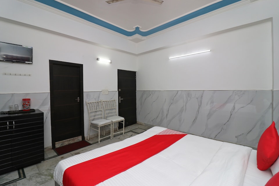 OYO 26764 Tribhuvan Palace, IIT Kanpur, Kanpur