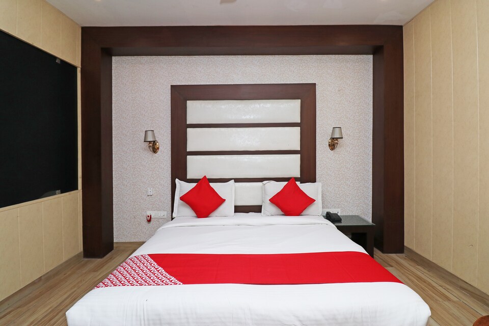 Live on DEL5117, Rajouri Garden Delhi, Delhi