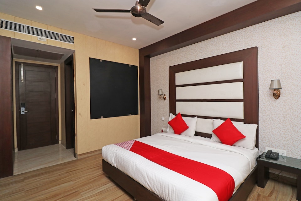Live on DEL5117, Rajouri Garden Delhi, Delhi