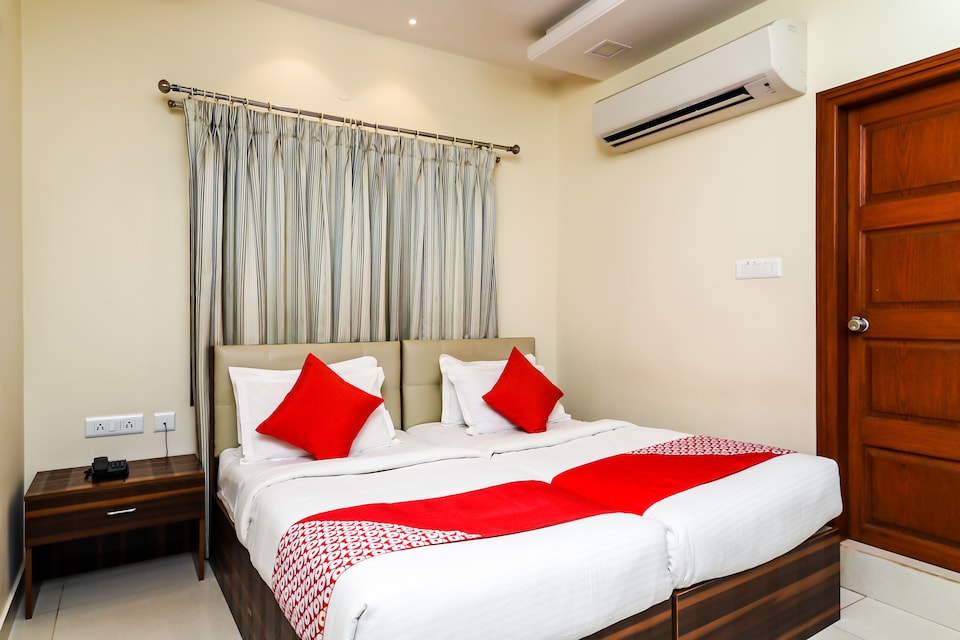 OYO 26768 Crosandra Cliff, Ramaraopet Kakinada, Kakinada