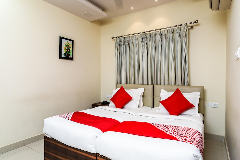 OYO 26768 Crosandra Cliff, Ramaraopet Kakinada, Kakinada