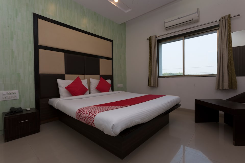 Capital O 26795 Hotel Steers 07 Inn, Trimbakeshwar Road, Nashik