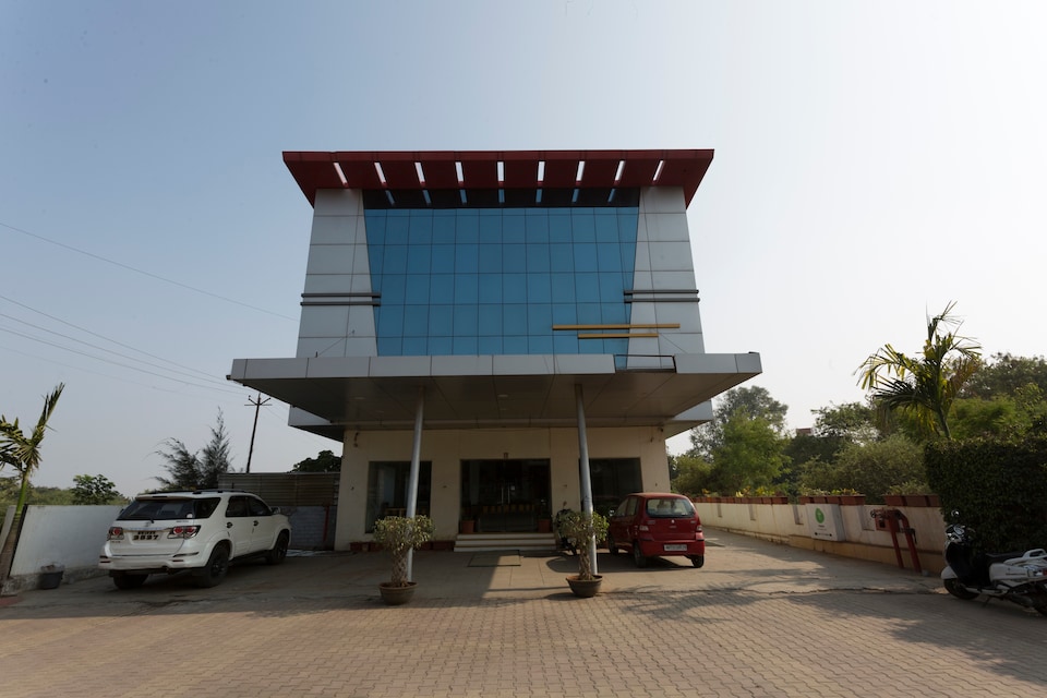 Capital O 26795 Hotel Steers 07 Inn, Trimbakeshwar Road, Nashik