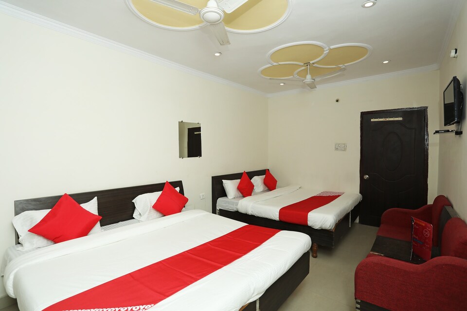 OYO 26806 Hotel Radha Krishna, Haridwar Junction, Haridwar