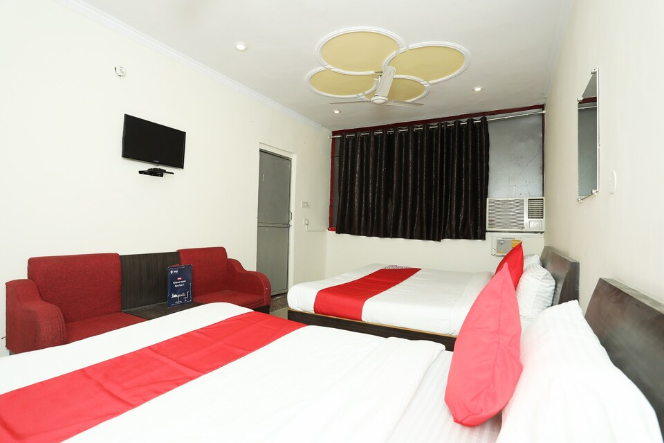 OYO 26806 Hotel Radha Krishna, Haridwar Junction, Haridwar